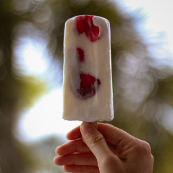 PALETA DE FRESA CON CREMA